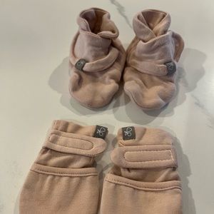 Goumi booties and mitts